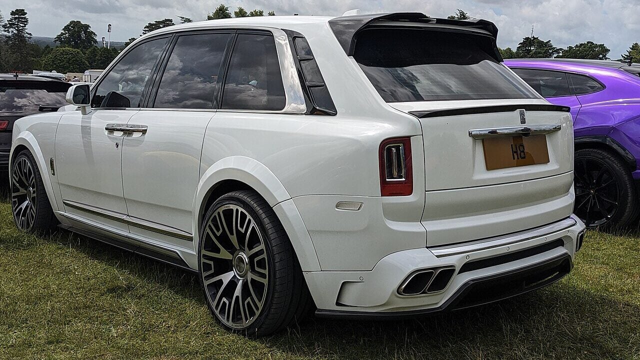 Rolls-Royce Cullinan Black Badge Mansory.