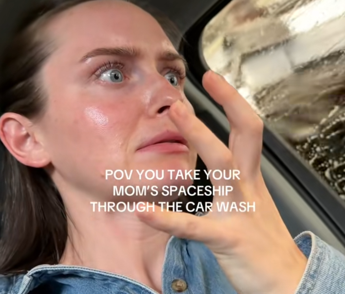 woman panics in car wash over alarm