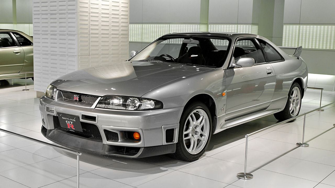 Nissan Skyline GT-R (R33)
