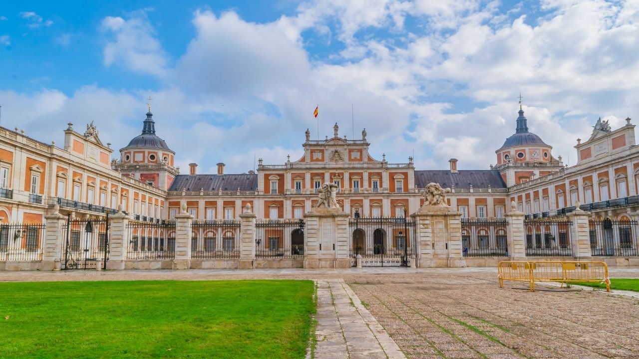 Royal Palace of Aranjuez with gardens in Aranjuez, Spain.