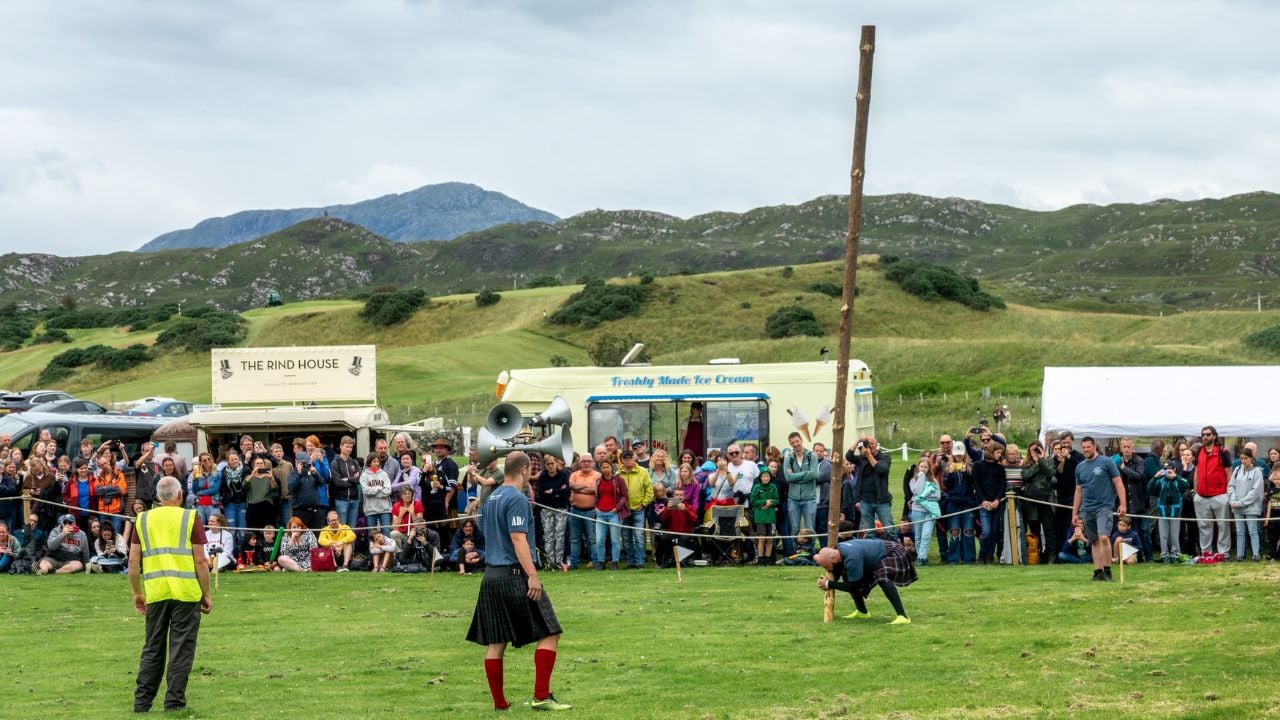Caber toss at a Scottish Highland Games