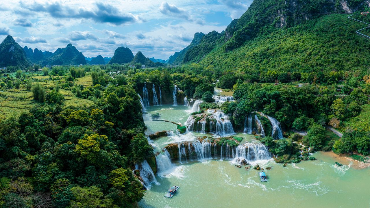 Ban Gioc Waterfall, Cao Bang Province, Vietnam