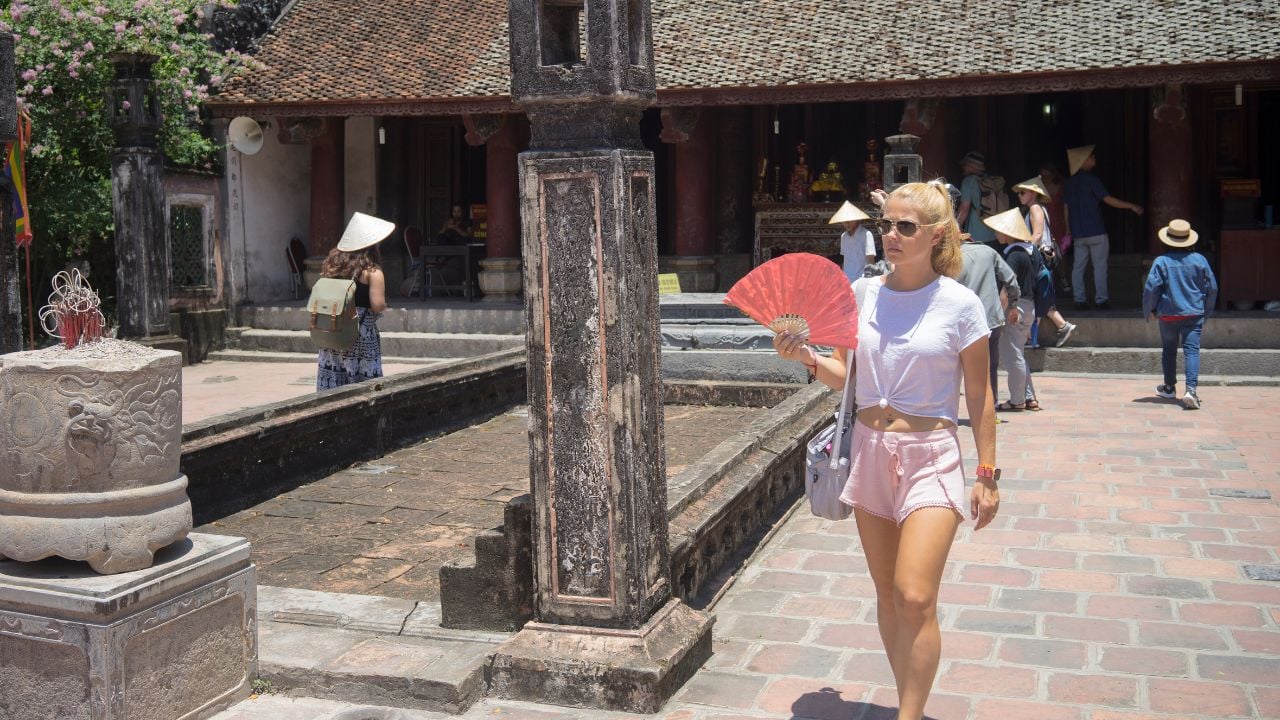 Tourist wearing inappropriate clothes at a tourism destination
