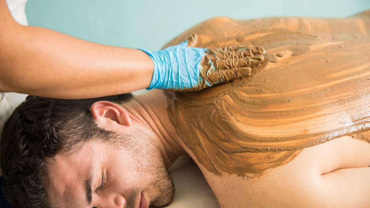 Spa mud bath treatment