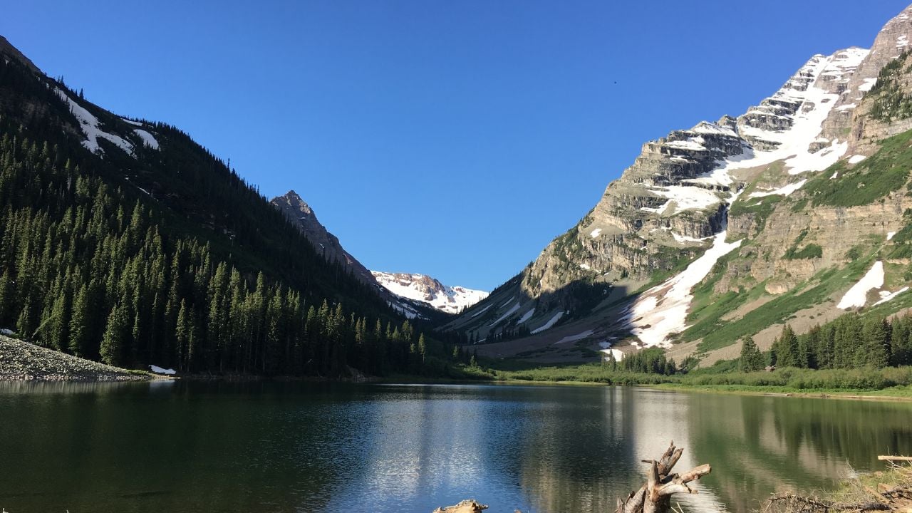 Maroon Lake with the Maroon Bells in Colorado.