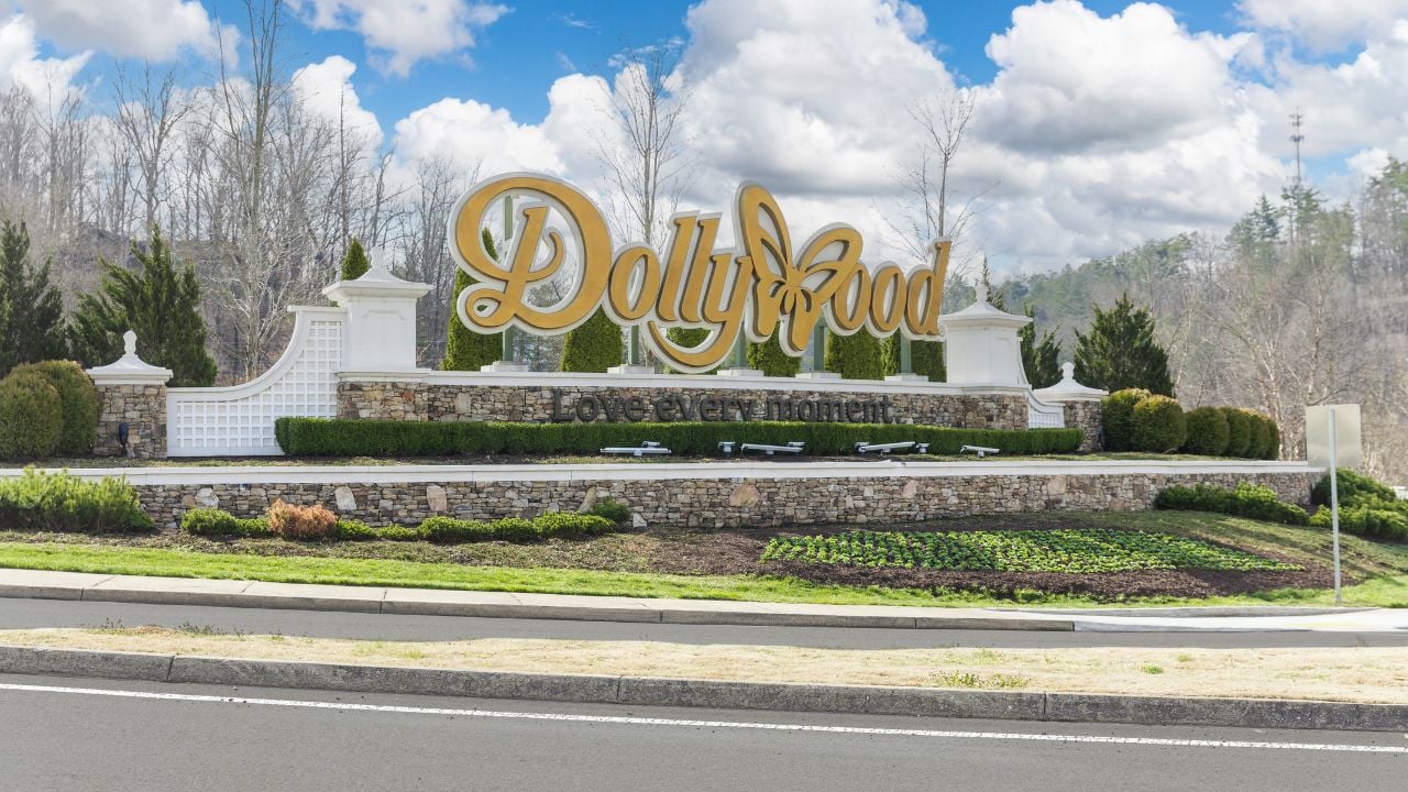 Dollywood entrance sign in Pigeon Forge, Tennessee.