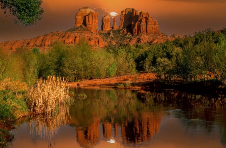 Red Rock Crossing at sunrise, near Sedona, AZ. Cathedral Rock with reflection in Oak Creek