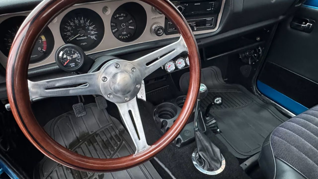 1975 Datsun 620 Pickup cabin