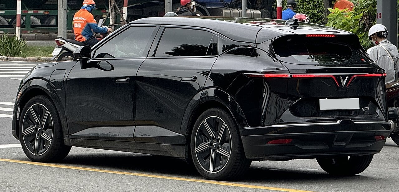 A VinFast VF 7 in traffic, Vietnam.