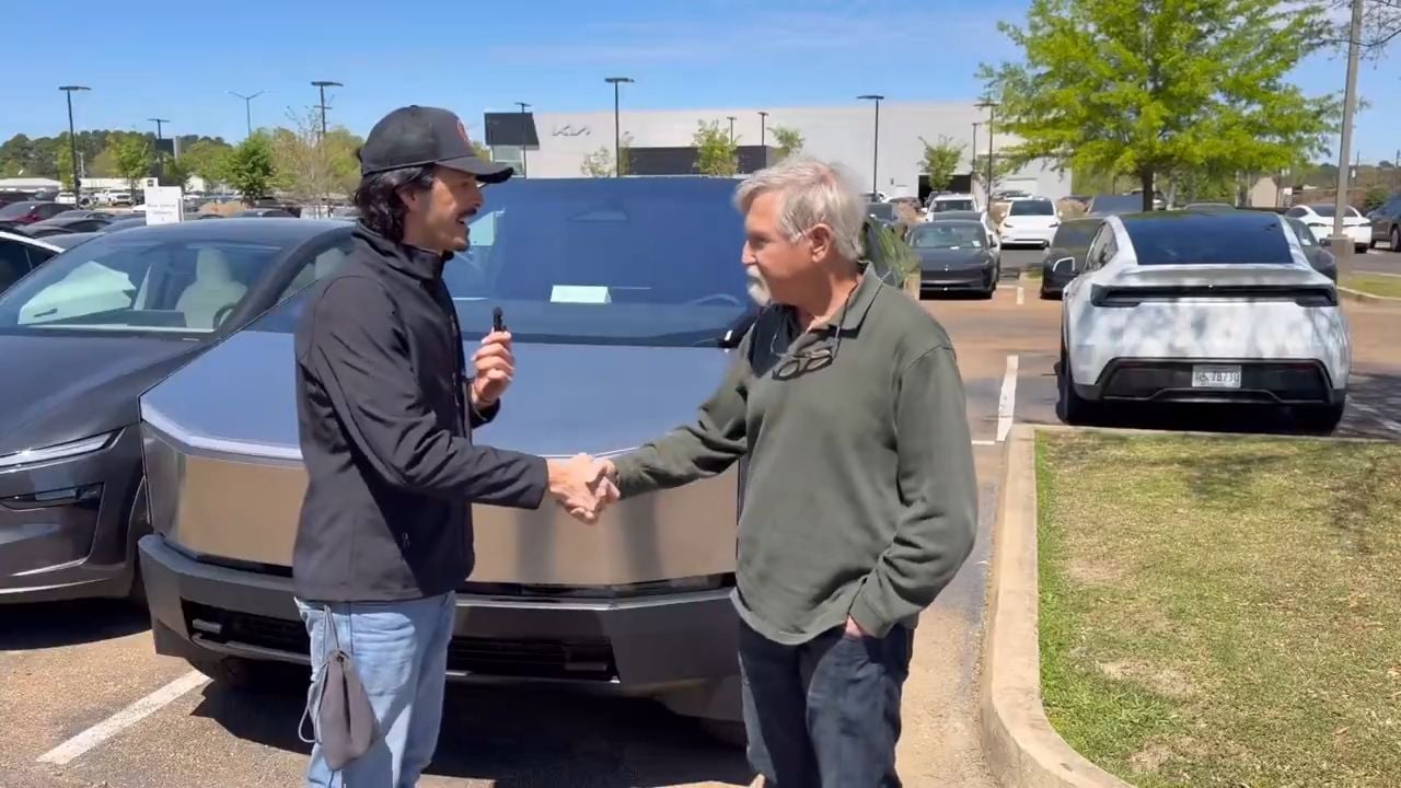 Tesla promotes FSD to a driver losing his eyesight.