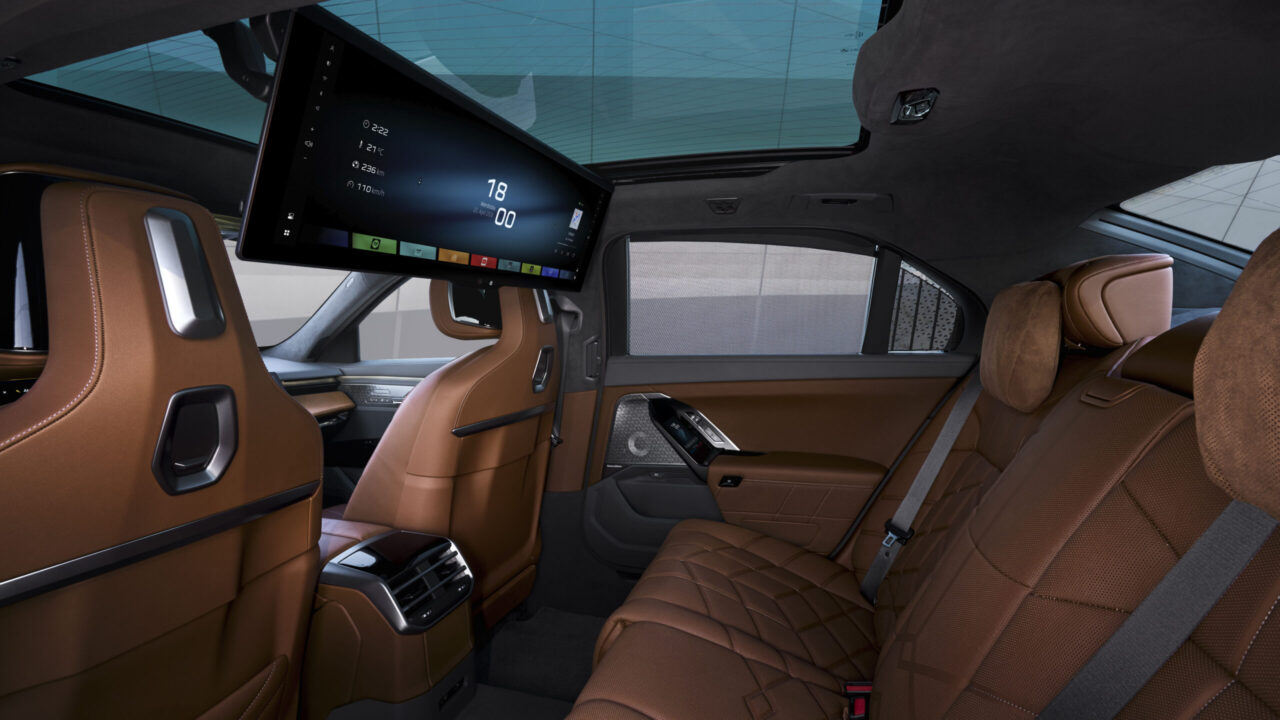 BMW i7.
