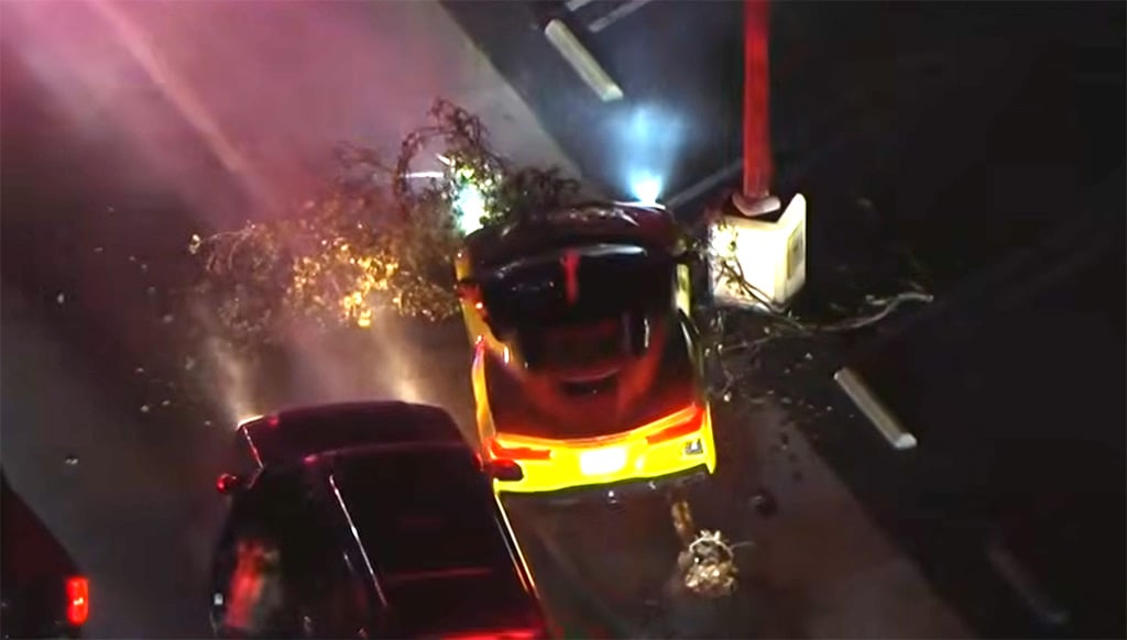 c8 corvette crashes police chase