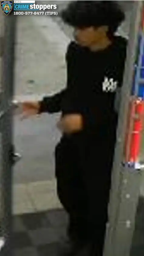 NYPD releases images of car and suspects fire in queens