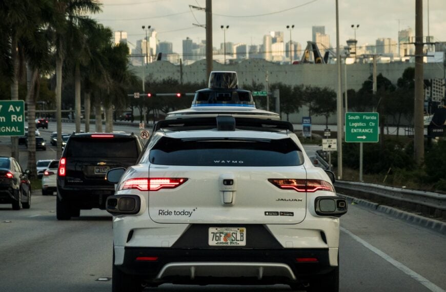 Driverless Waymo Pulled Over in Miami—and the Video Leaves Everyone Asking the Same Question