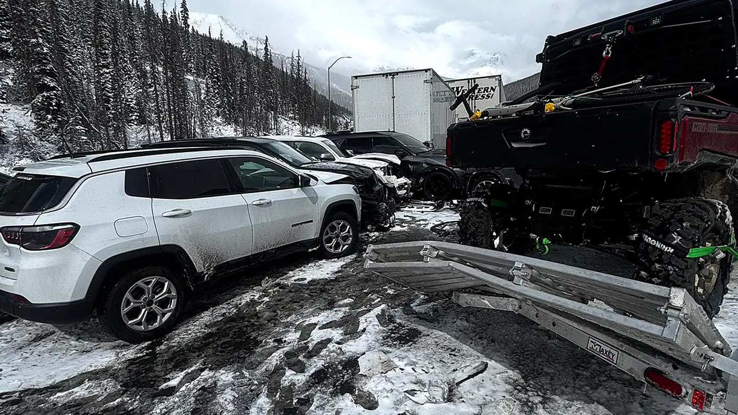 vehicle pile up in colorado includes over 70 vehicles