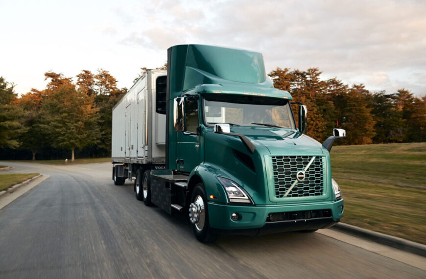 Volvo VNR Electric.