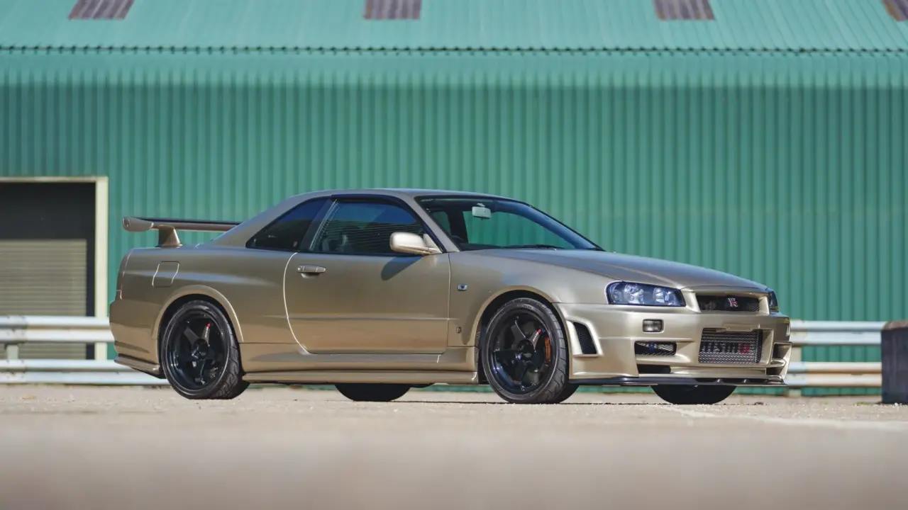 R34 Nissan Skyline GT-R.
