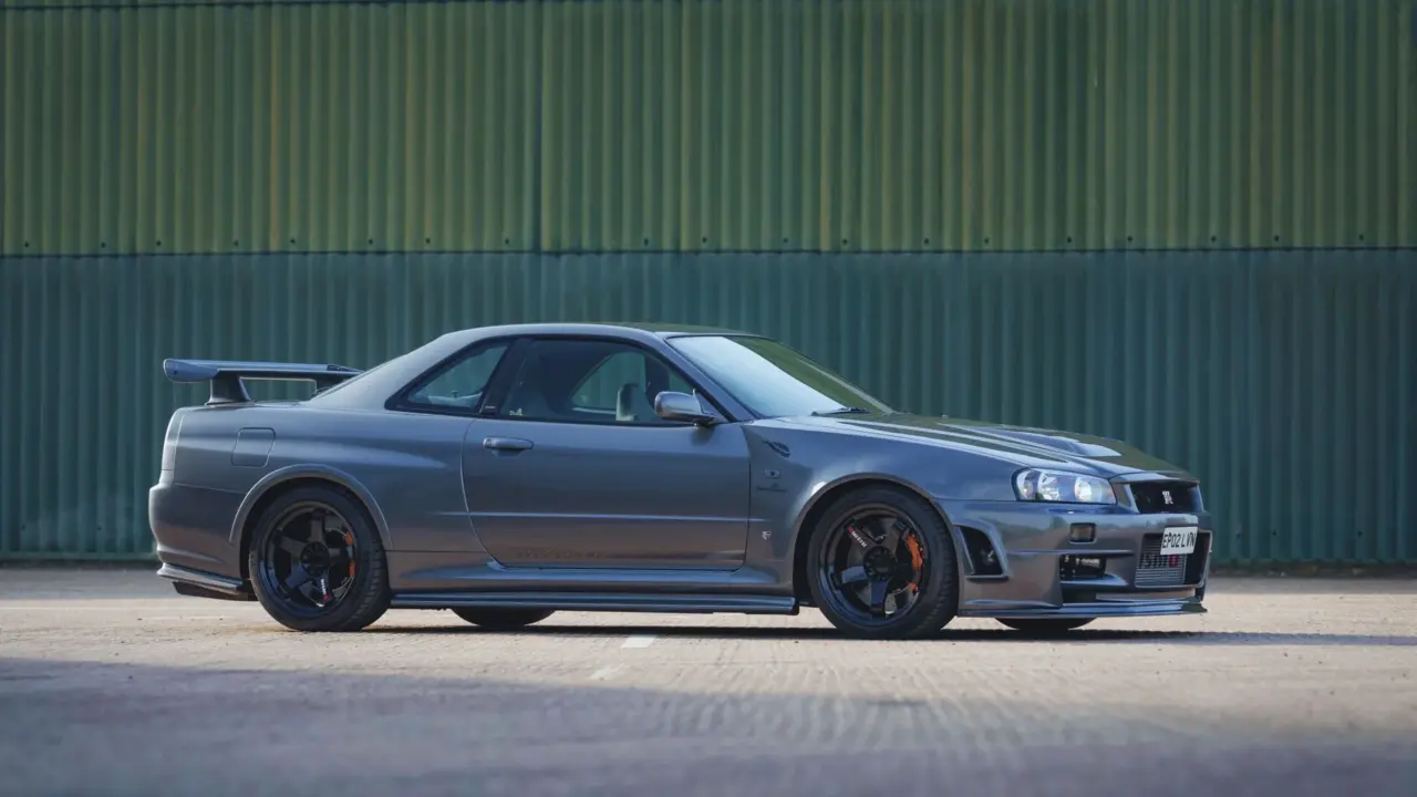 R34 Nissan Skyline GT-R.