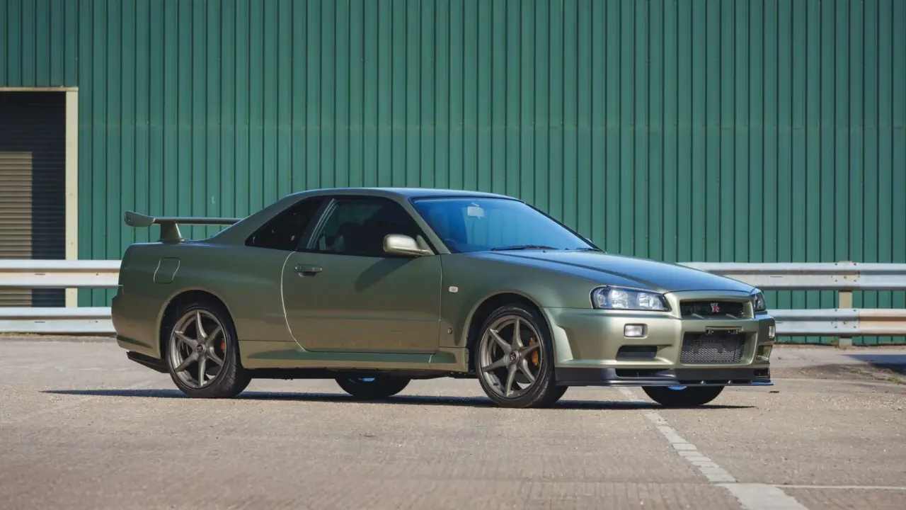 R34 Nissan Skyline GT-R.