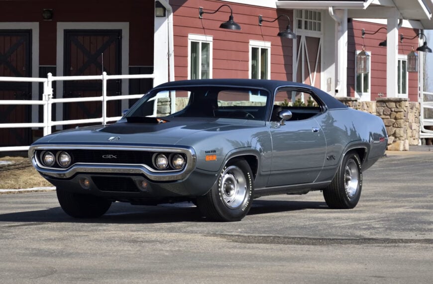 1971 Plymouth GTX 426 Hemi.