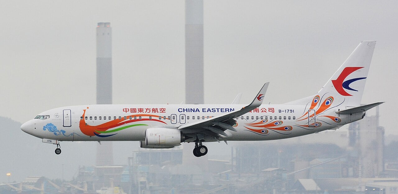 B-1791 Type: Boeing 737-89P Airlines: China Eastern Airlines (Orange Yunnan Peacock) Registration: B-1791 Location: HKG.