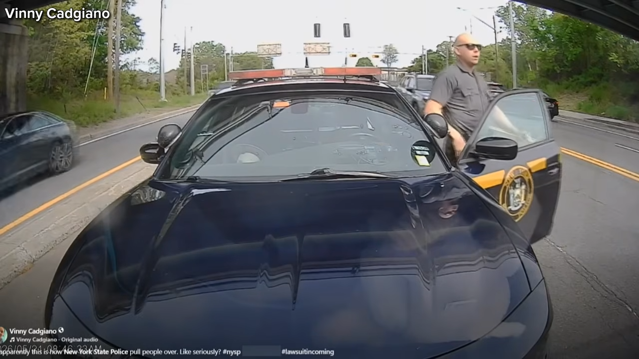 cop hits car he pulls over