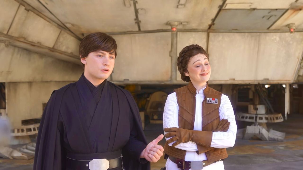 Disneyland Galaxys Edge Luke and Leia