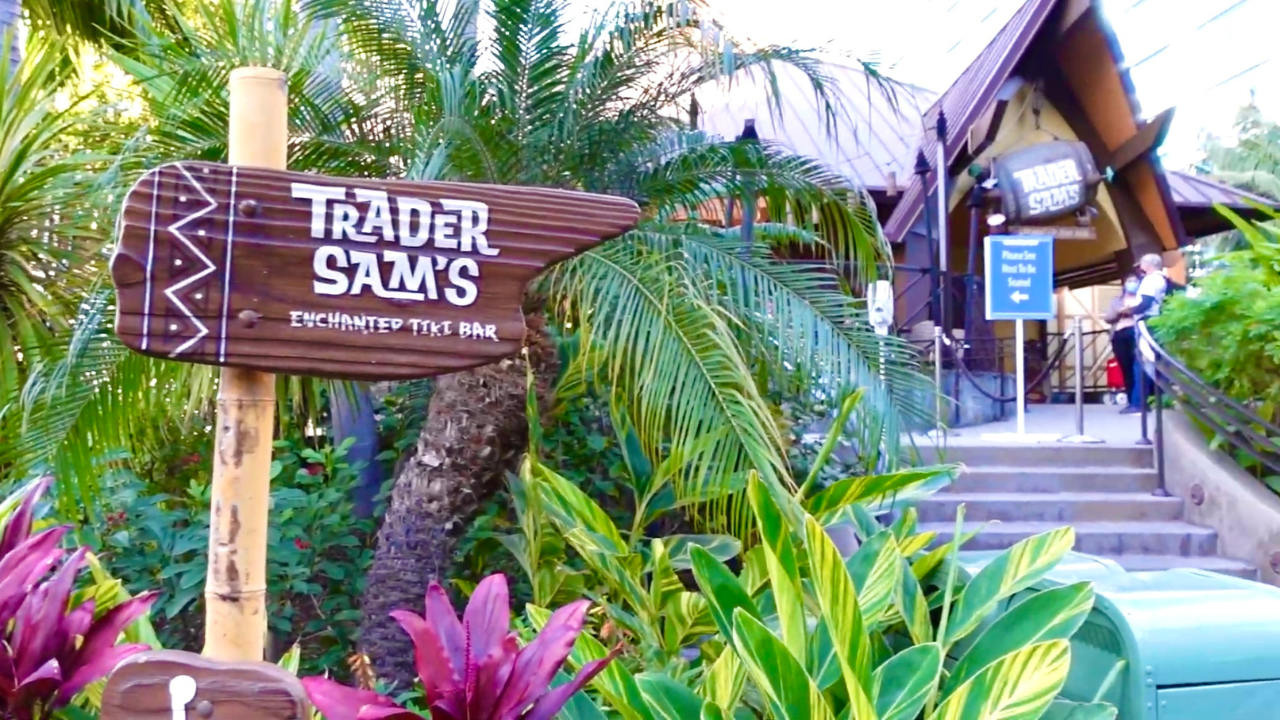 Disneyland Hotel Trader Sams