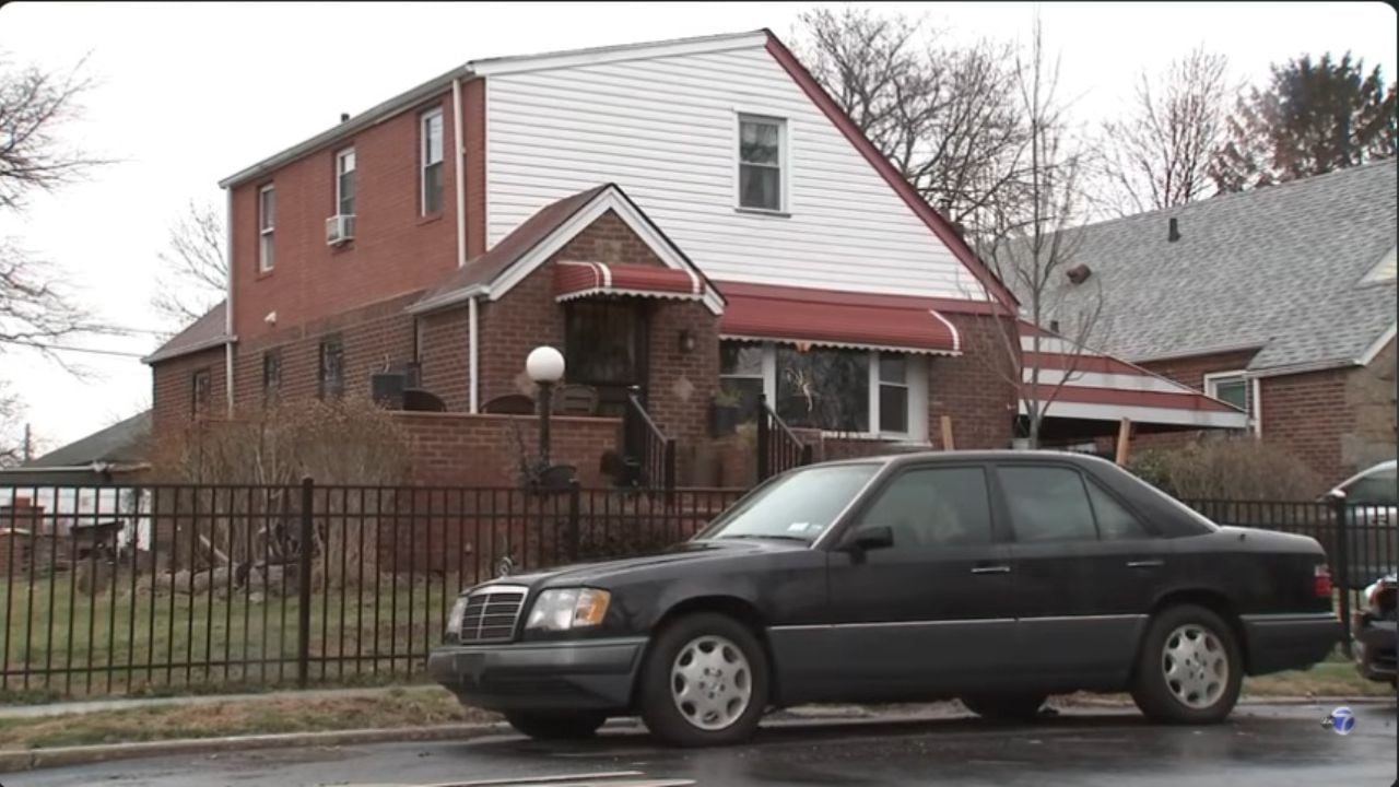 She Inherited a Mint Mercedes. The DMV Said ‘No’ for a Decade.