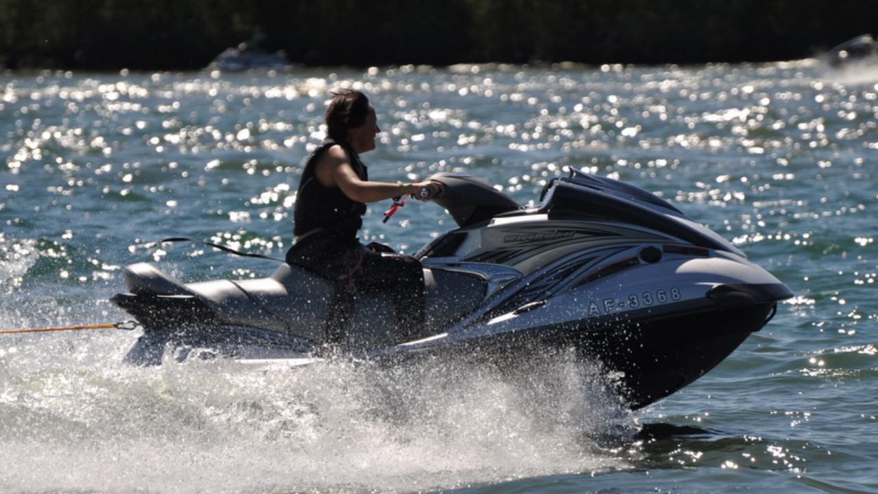 Nice Jet Ski under power.