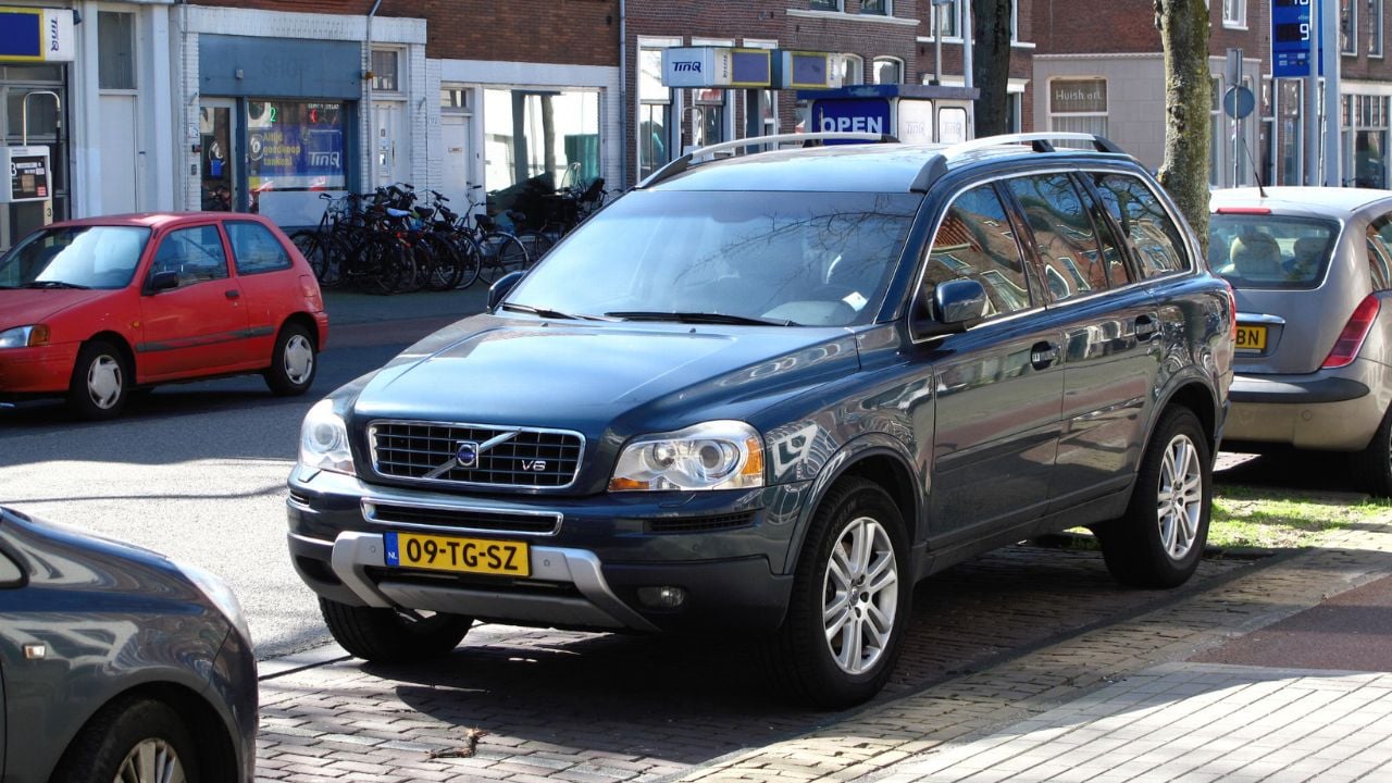 Volvo XC90 V8