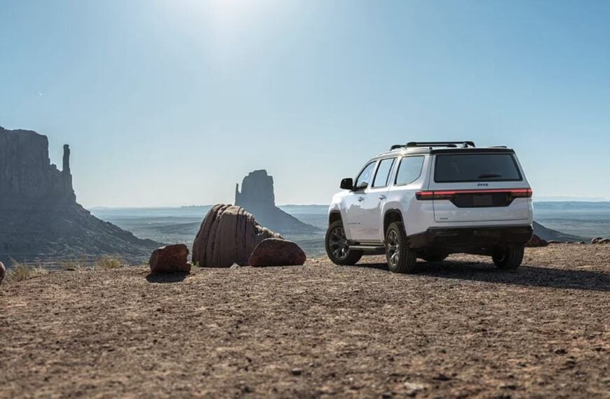 Jeep Grand Wagoneer
