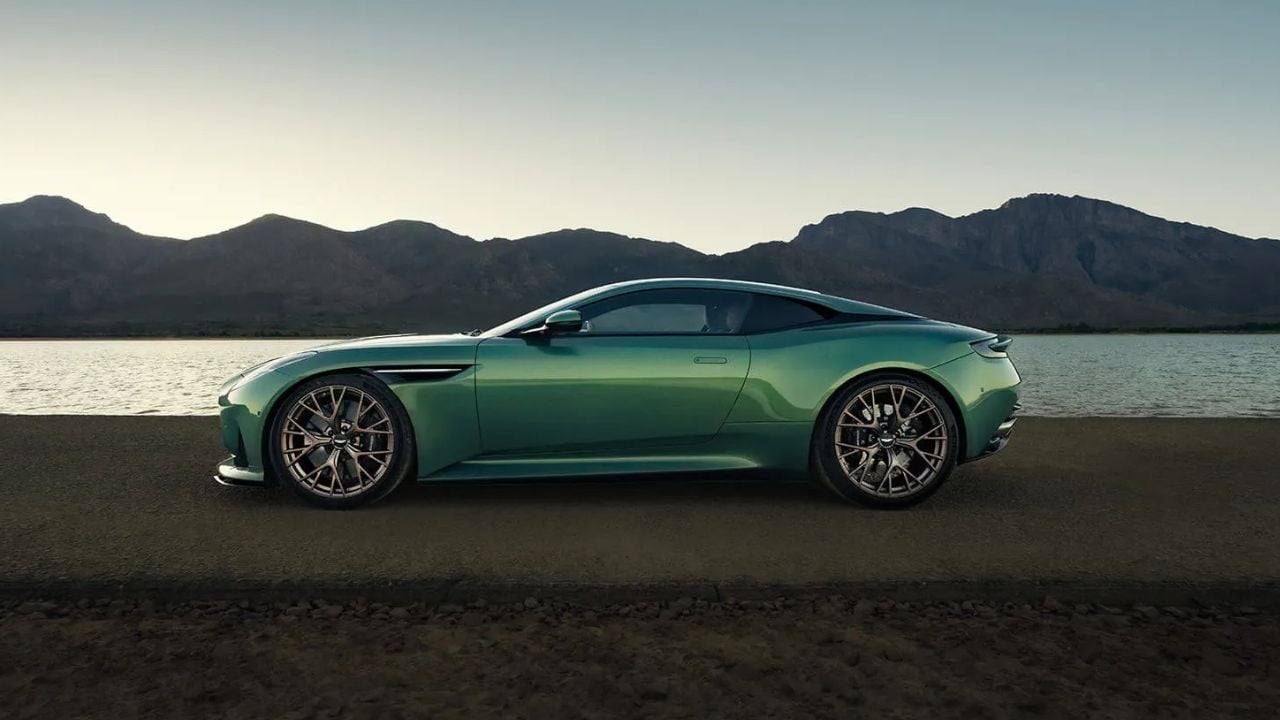 Aston Martin DB12
