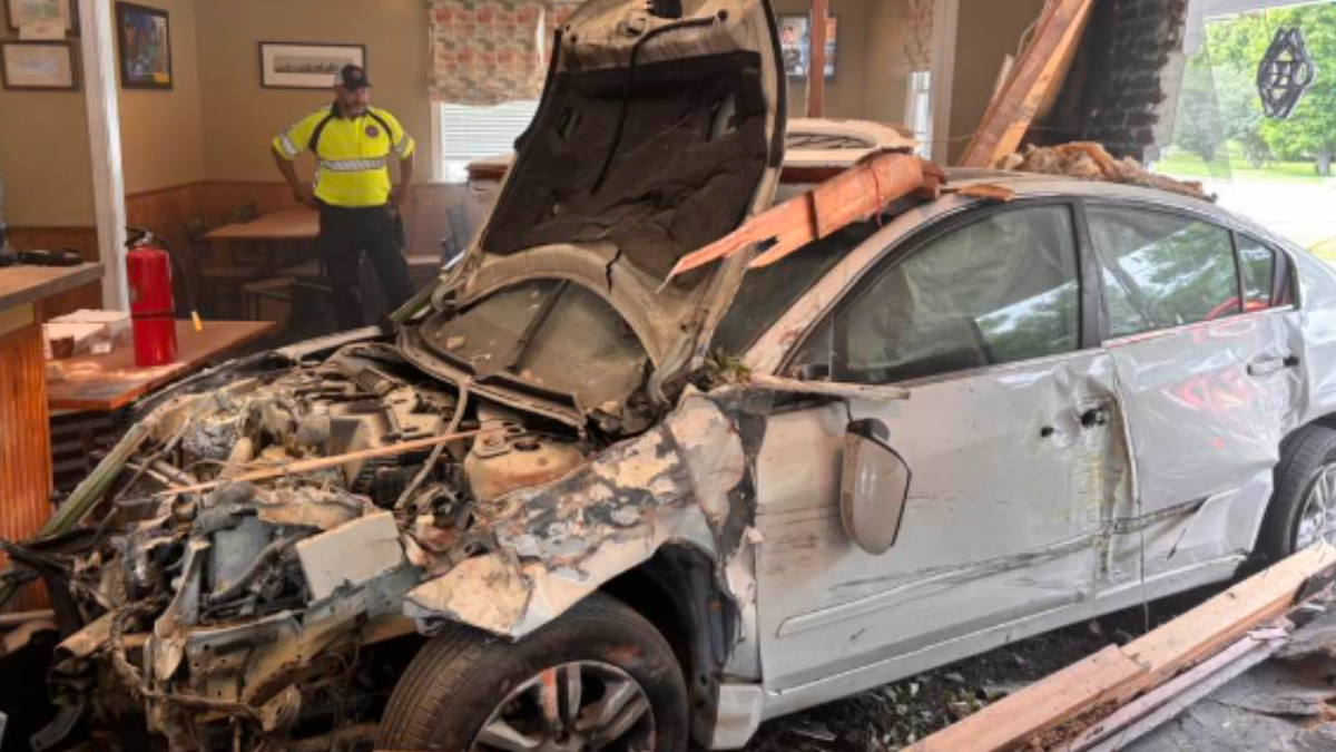 Nissan Altima Smashes Into The Olive Branch Cafe Location in Louisiana