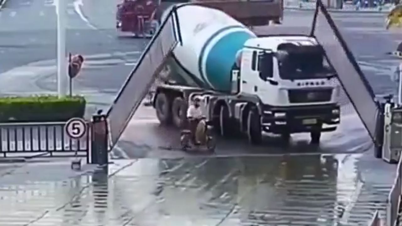 Rider Tries to Slip Past Turning Truck and Learns a Brutal Lesson the Hard Way.