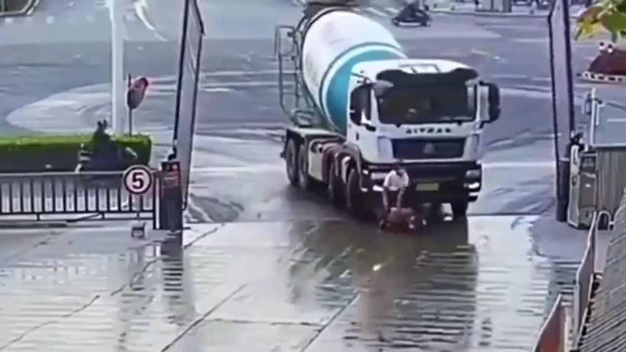Rider Tries to Slip Past Turning Truck and Learns a Brutal Lesson the Hard Way.