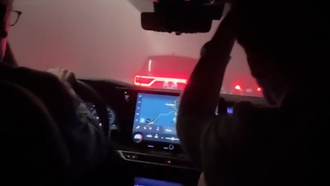 This is what a tunnel fire looks like from inside another car.