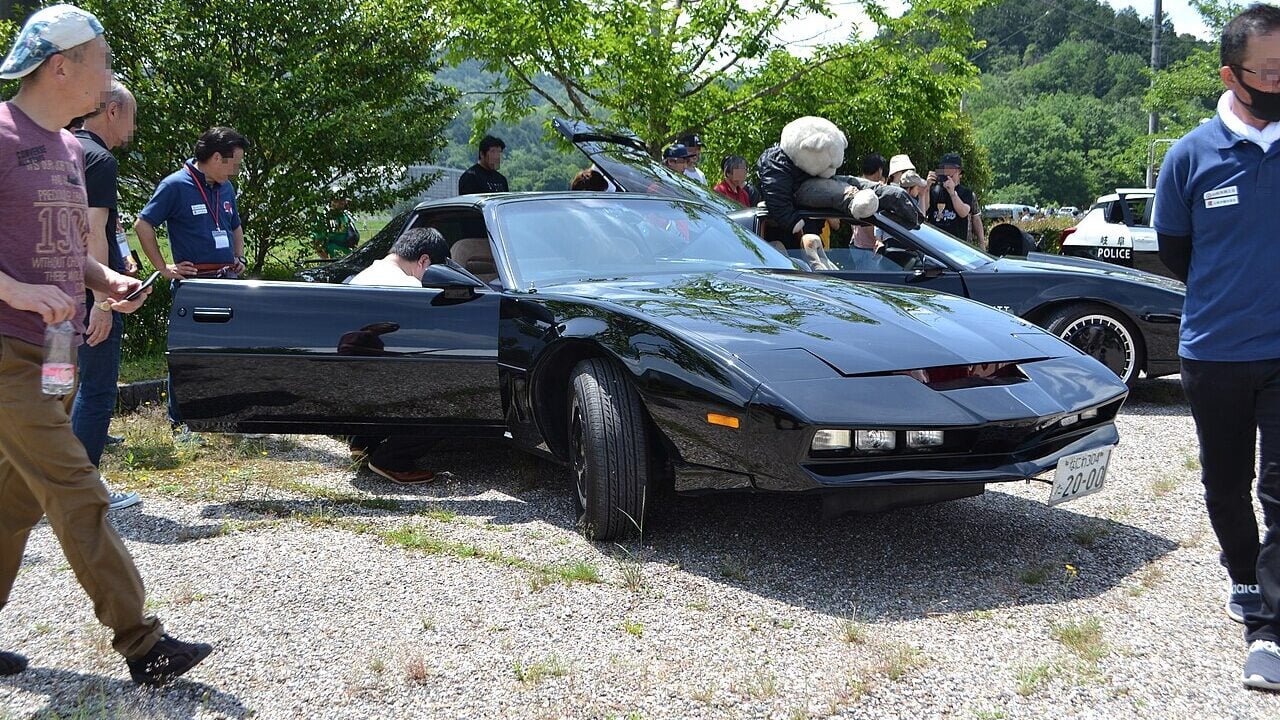 Pontiac Firebird Trans Am to Knight 2000.