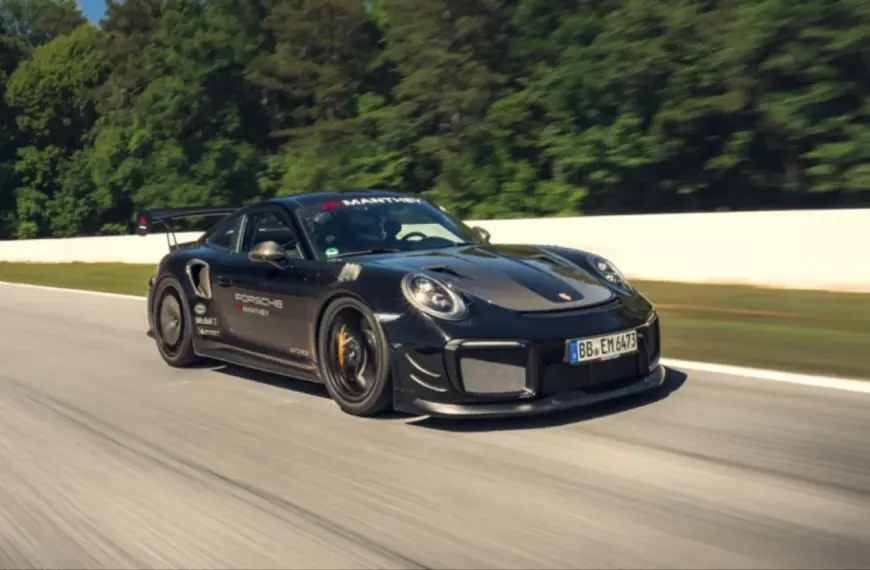 Porsche 911 GT2 RS Manthey Kit Front Quarter