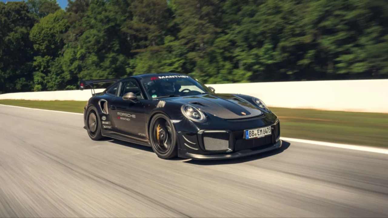 Porsche 911 GT2 RS Manthey Kit Front Quarter