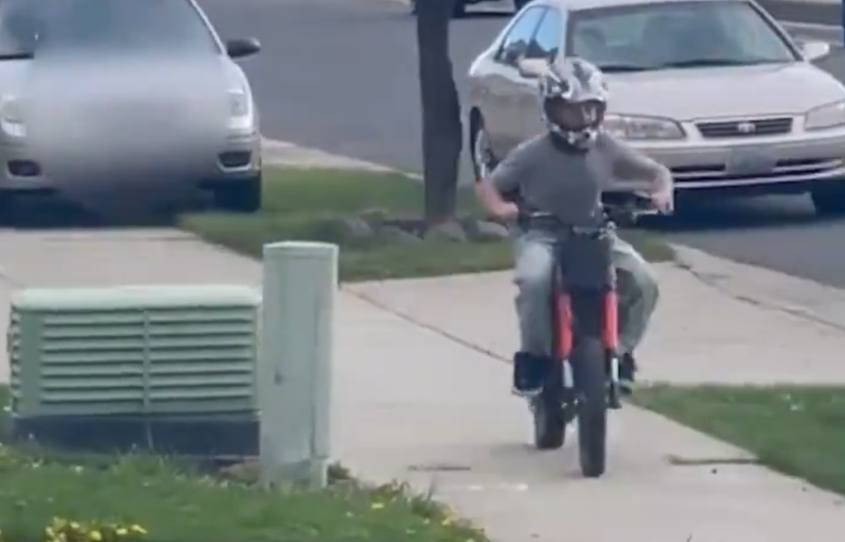 woman tries to run over kid on sidewalk