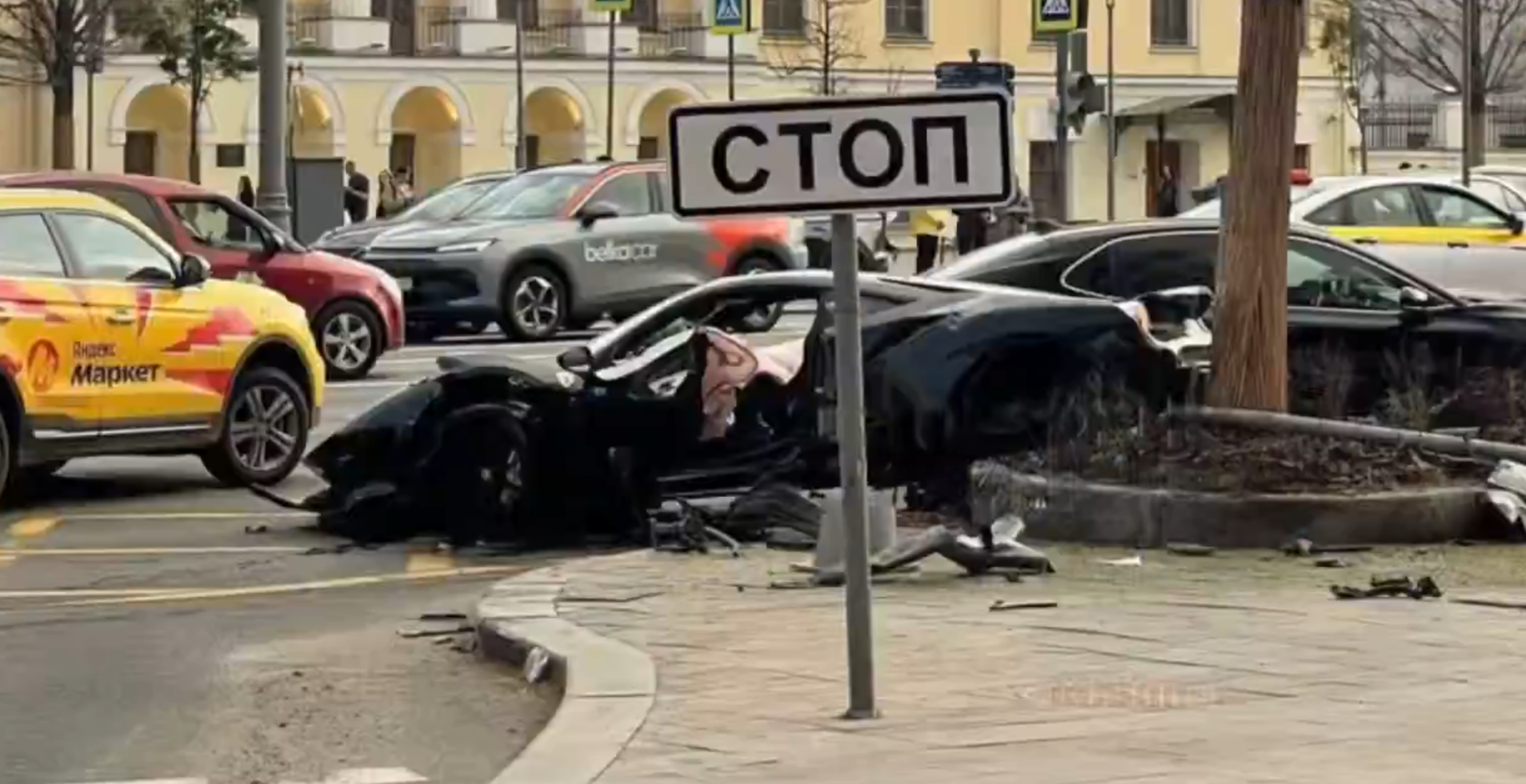 rapper crashes ferrari in moscow