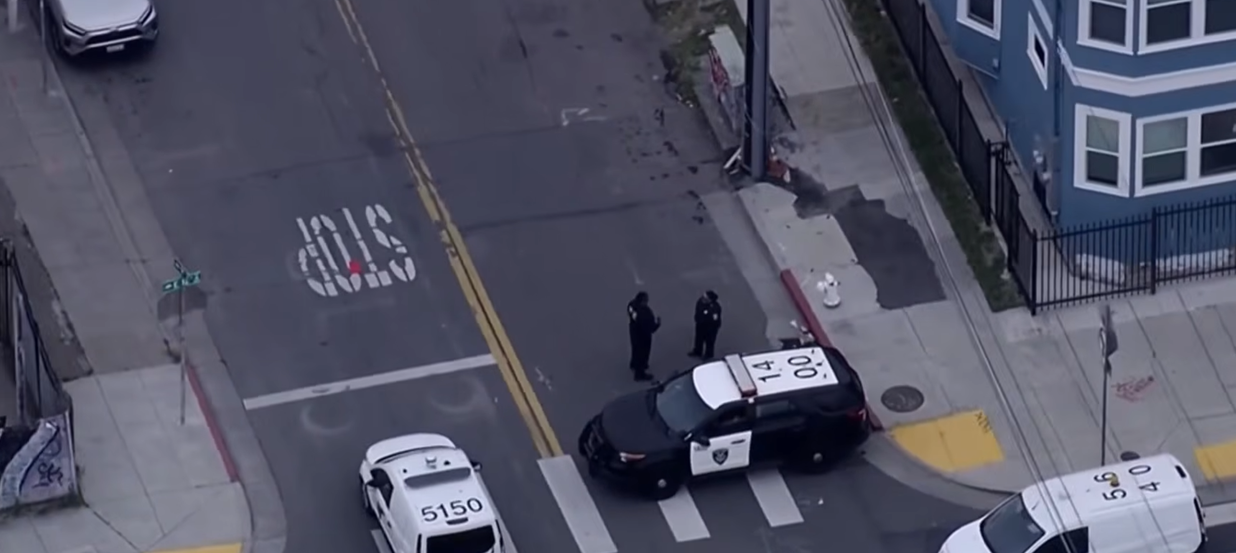 2 oakland officers hurt, shoot driver