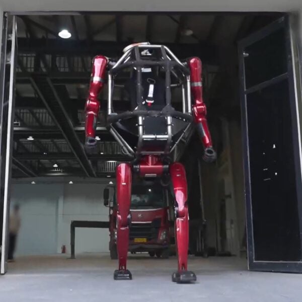 This 2.7-Meter, Half-Ton Giant Robot You Can Pilot From Inside Is Real, Viral, and Up for Purchase