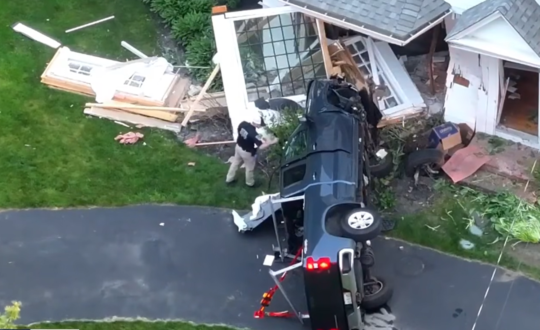 driver dead after pickup hits house