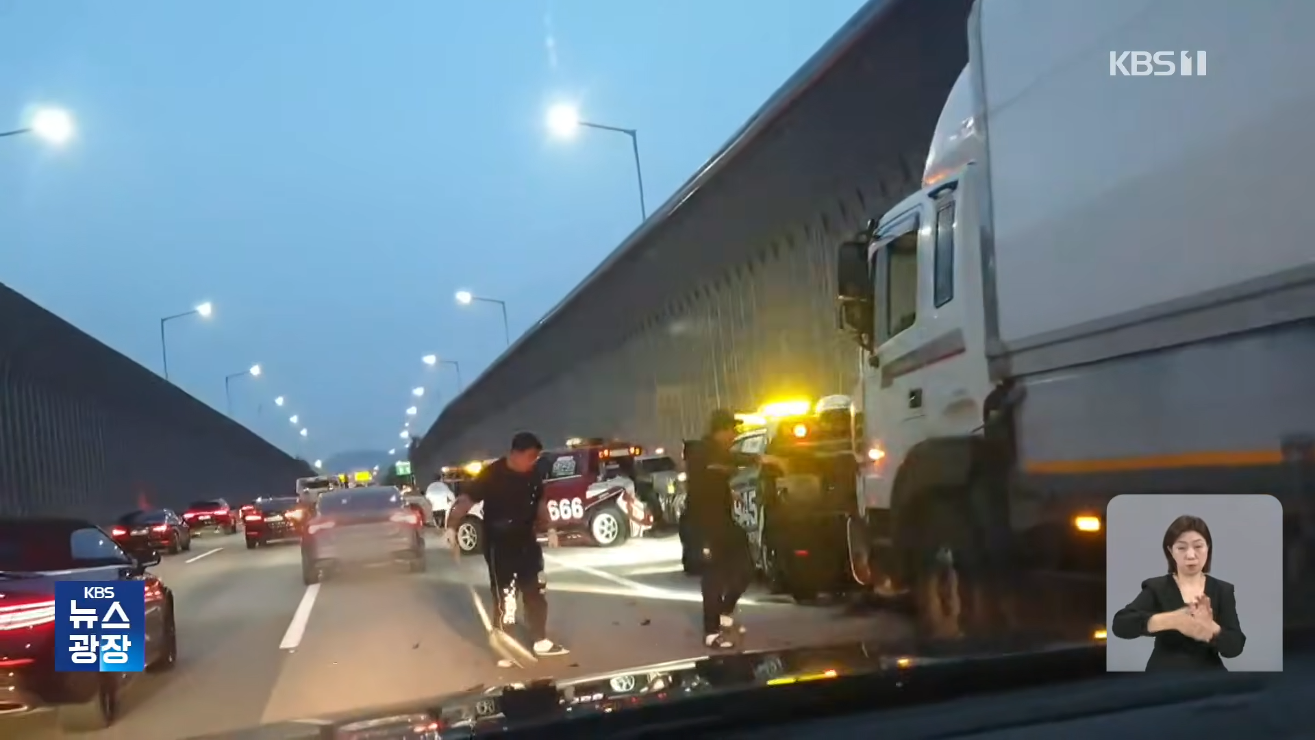 korean train crashes into five cars