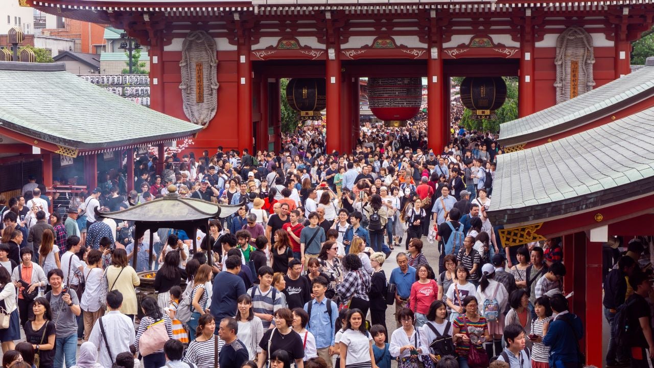 Crowds at Sensō-ji temple in Tokyo, Japan