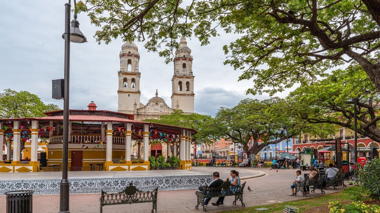 CAMPECHE, MEXICO-MARCH 13, 2018: Unknown people in Independence Park in the city of Campeche, Mexico