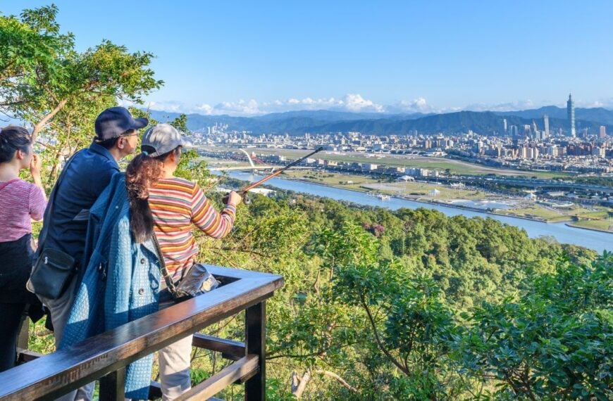 Taipei, Taiwan - Dec 18, 2016: Tourist watching Taipei city at observation platform