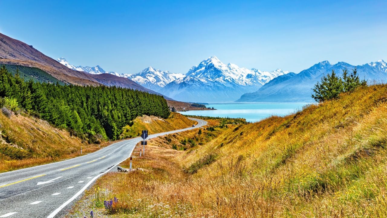 Lake Pukaki with Aoraki Mount Cook in the background, Canterbury, New Zealand